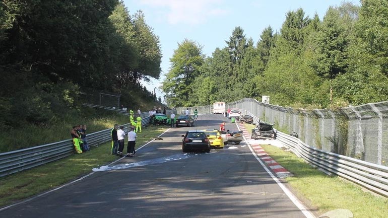 Σφοδρή καραμπόλα με τραυματίες στην «Πράσινη Κόλαση»